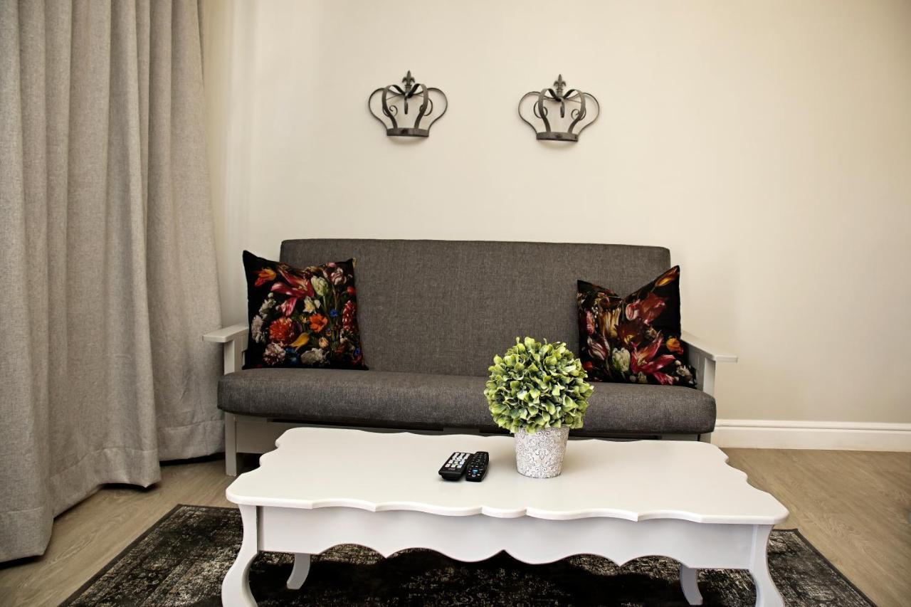 French Karoo Guesthouse โบฟอร์ตเวสต์ ภายนอก รูปภาพ