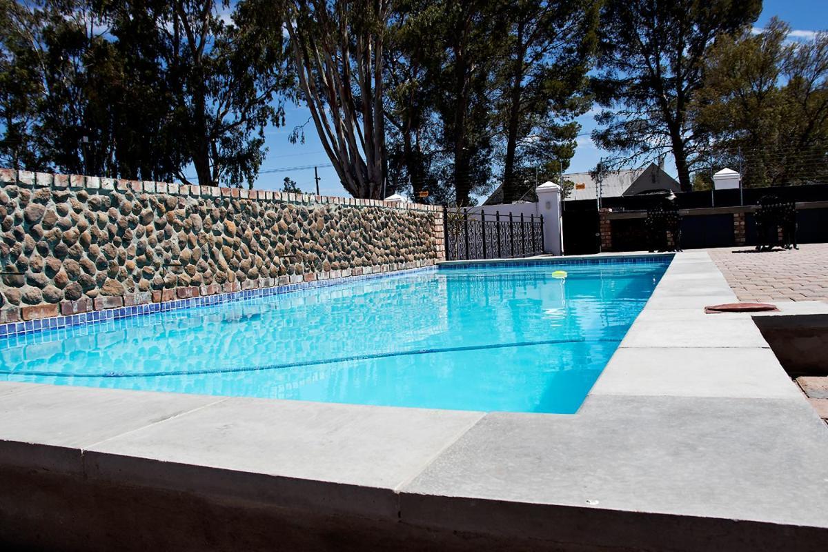 French Karoo Guesthouse โบฟอร์ตเวสต์ ภายนอก รูปภาพ