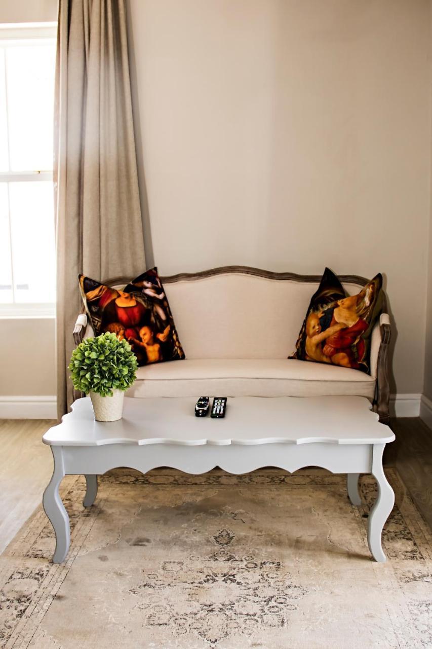 French Karoo Guesthouse โบฟอร์ตเวสต์ ภายนอก รูปภาพ