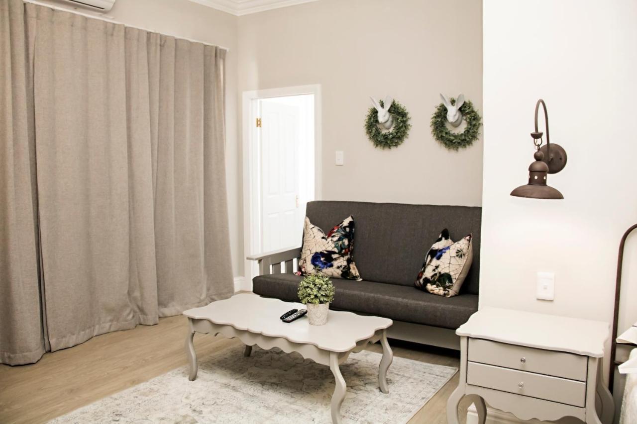 French Karoo Guesthouse โบฟอร์ตเวสต์ ภายนอก รูปภาพ