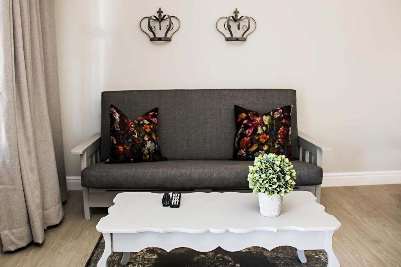French Karoo Guesthouse โบฟอร์ตเวสต์ ภายนอก รูปภาพ